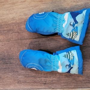 Snow mittens
